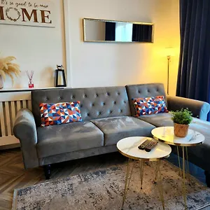 Stylish Serviced Studio Flat With Parking Located Just Off The Vibrant Mansfield Road Apartment